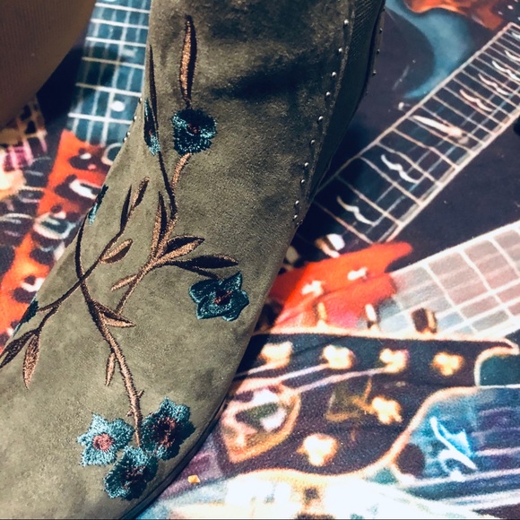 Crown Vintage Gray Embroidered Ankle Booties! - Picture 9 of 14